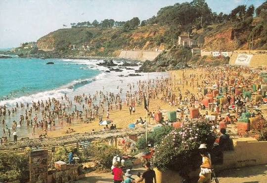 Las Salinas repleta en verano